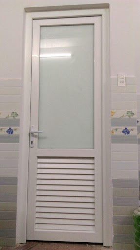 Cửa nhà vệ sinh: Thêm một phần sinh động và tiện nghi cho phòng tắm của bạn với mẫu cửa nhà vệ sinh đơn giản và đẹp mắt. Mở rộng không gian và nâng cấp thẩm mỹ với sự lựa chọn tuyệt vời này.